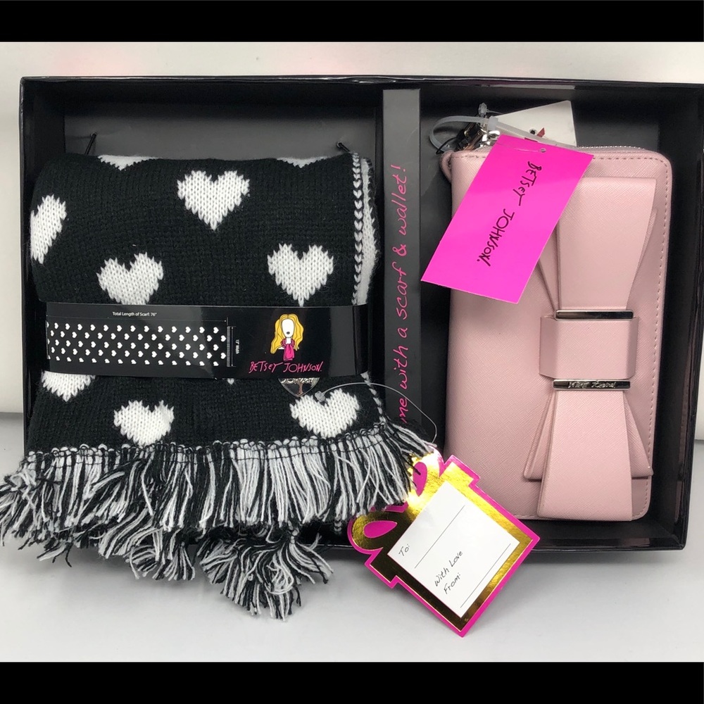 Betsey Johnson Heart Scarf & Wallet Set NWT